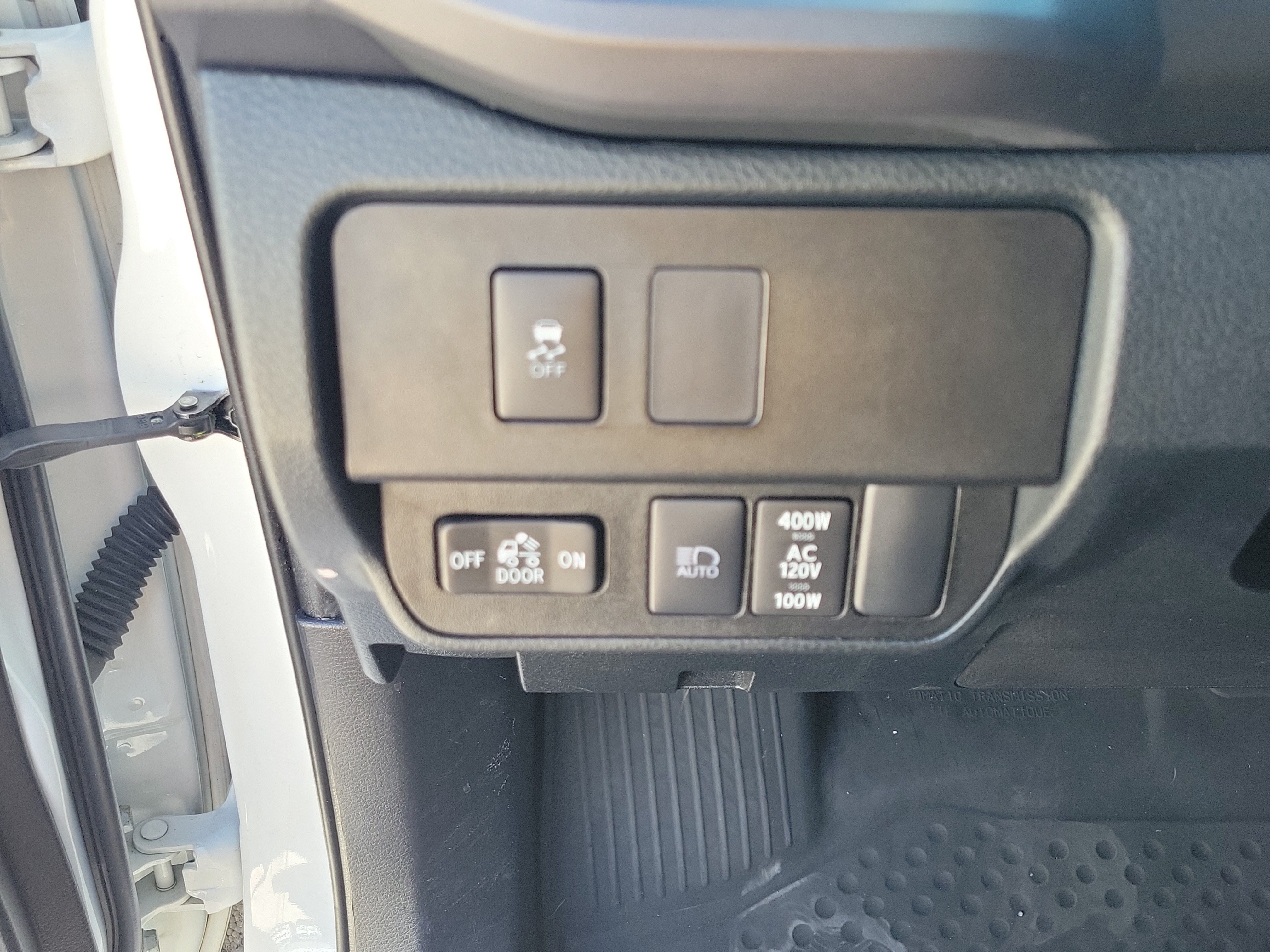 Used 2022 White Toyota SR image 26