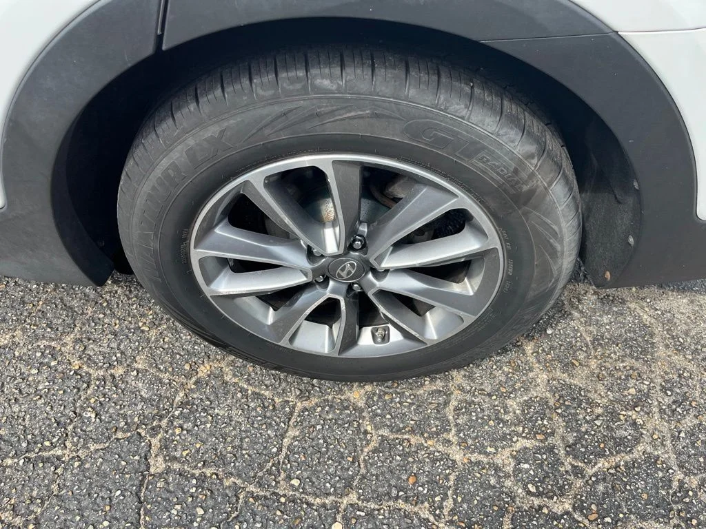 Used 2019 White Hyundai SE image 47