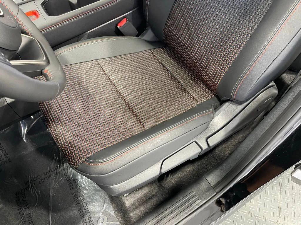 2026 Nissan KICKS SR - Photo 15