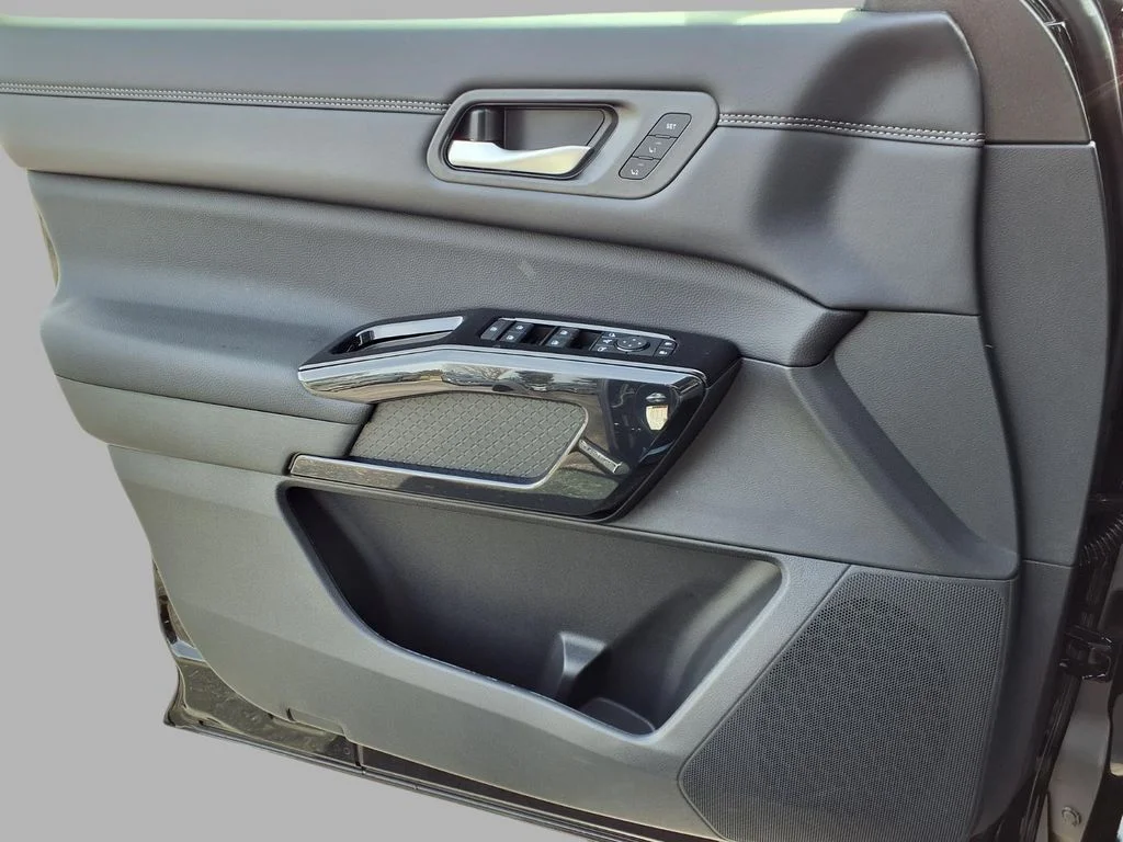 New 2026 Super Black Nissan Platinum image 18