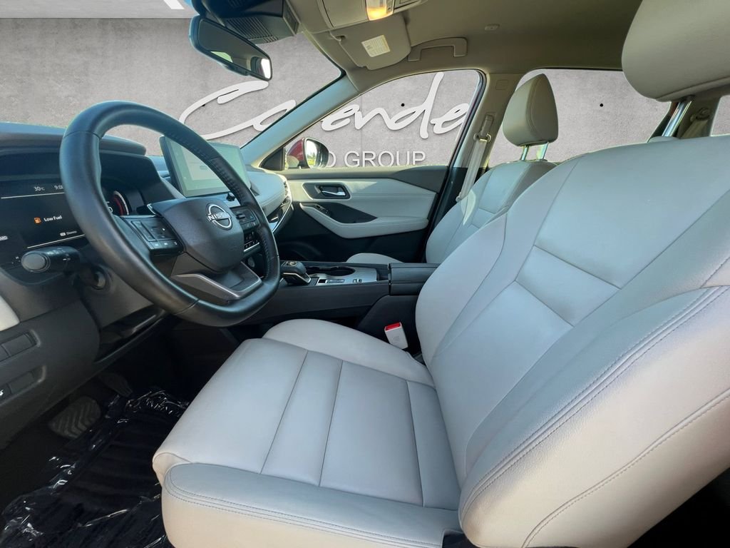 Used 2025 Red Nissan SL image 19