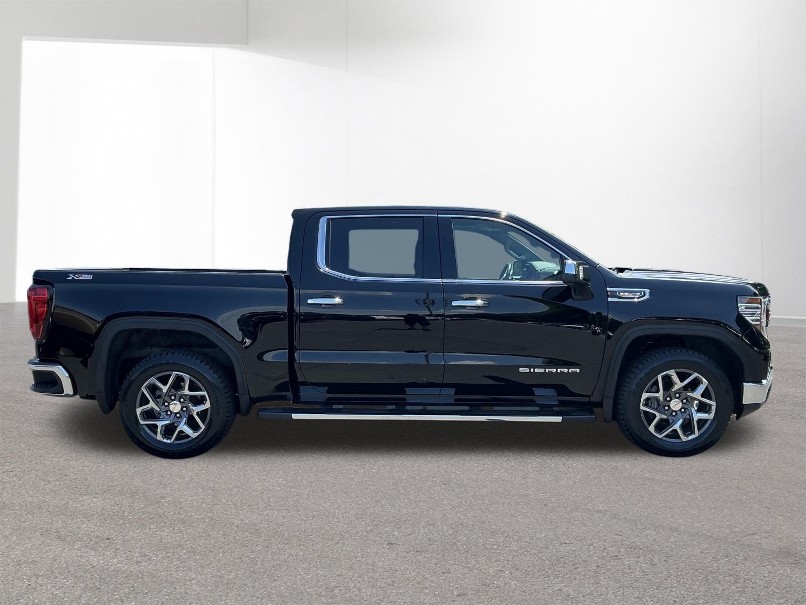 Used 2024 Onyx Black GMC SLT image 2