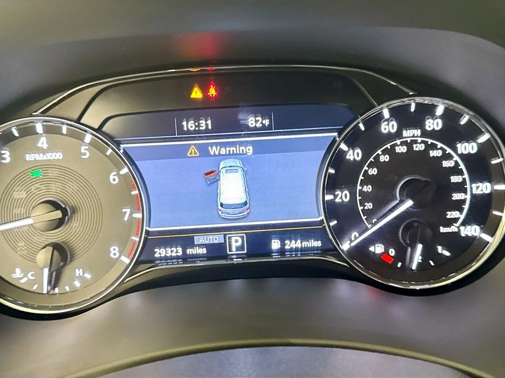 Used 2024 White INFINITI Premium Select image 12