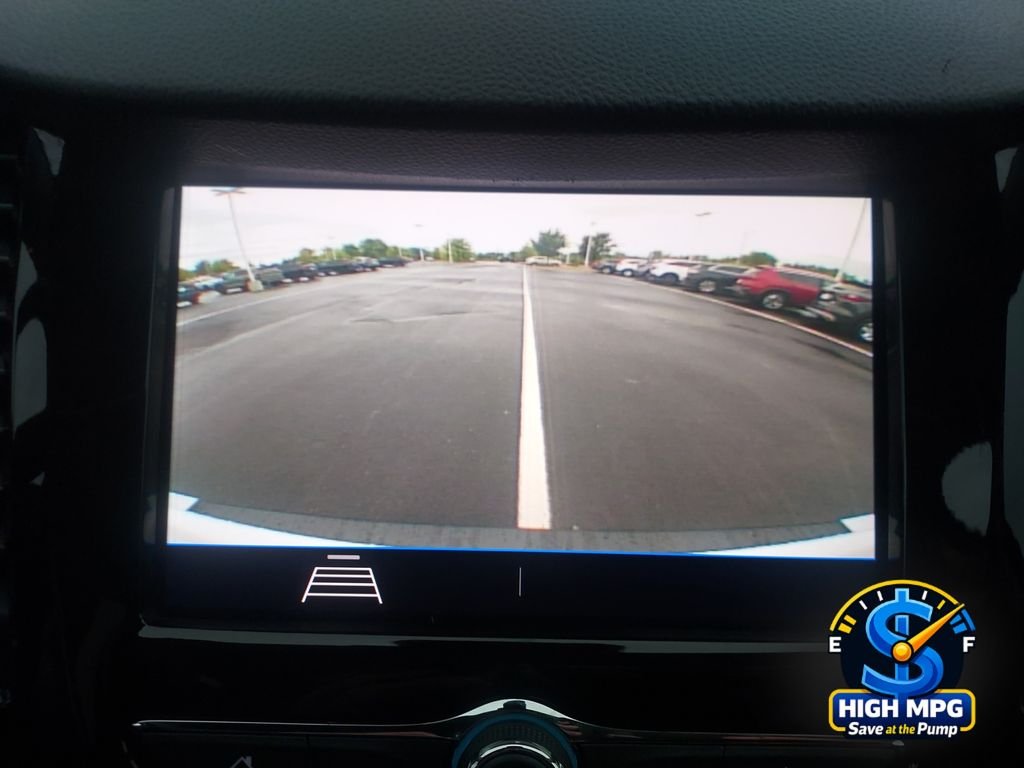 Used 2020 White Chevrolet LT image 9