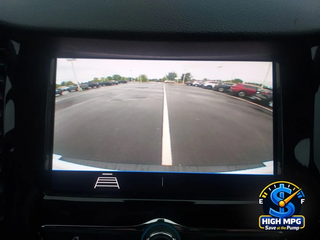 Used 2020 White Chevrolet LT image 9