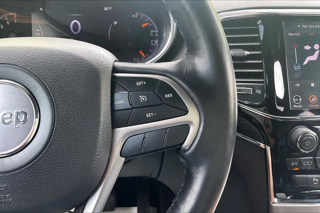 Used 2021 Silver Jeep Limited image 19