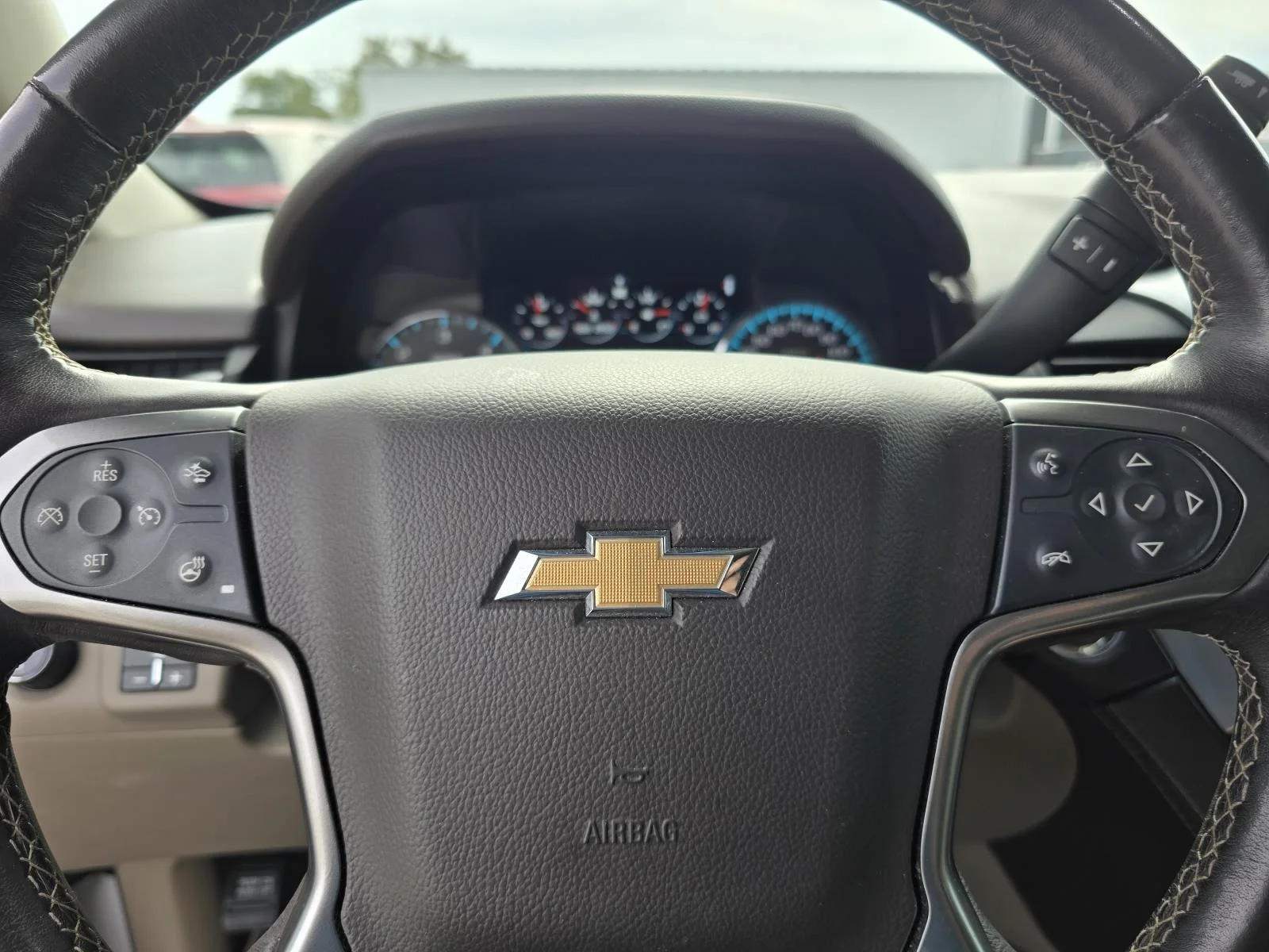 Used 2019 Iridescent Pearl Tricoat Chevrolet Premier image 14