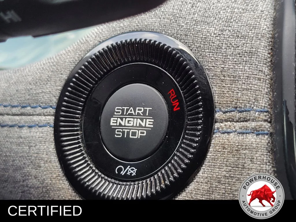 Used 2022 Red Jeep Latitude image 36