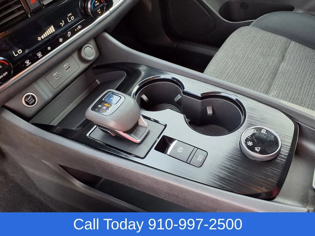 Used 2022 Silver Nissan SV Intelligent AWD image 18