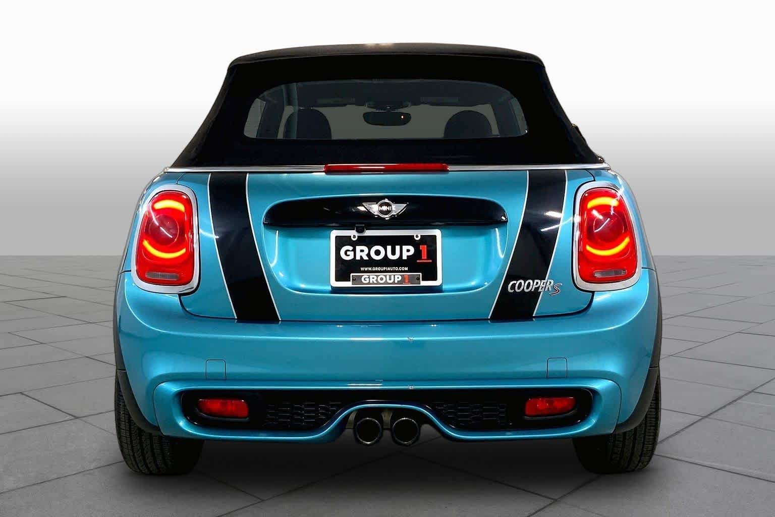 Used 2017 Caribbean Aqua Metallic MINI Cooper S image 4