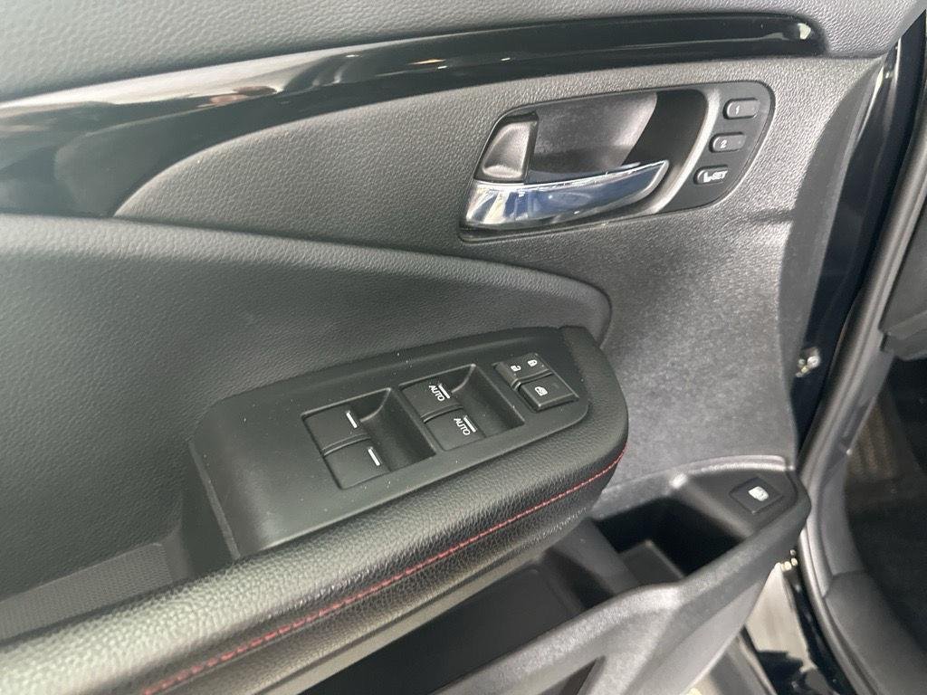 Used 2022 Crystal Black Pearl Honda Black Edition image 13