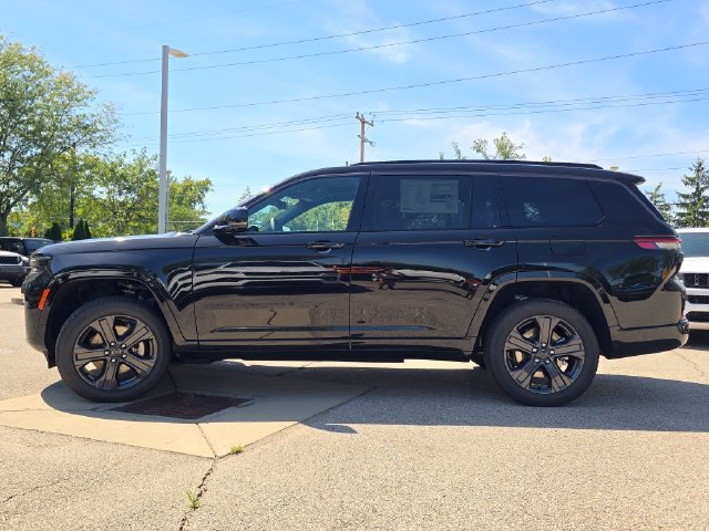 New 2027 High-Gloss Black Paint Jeep Limited Reserve image 29