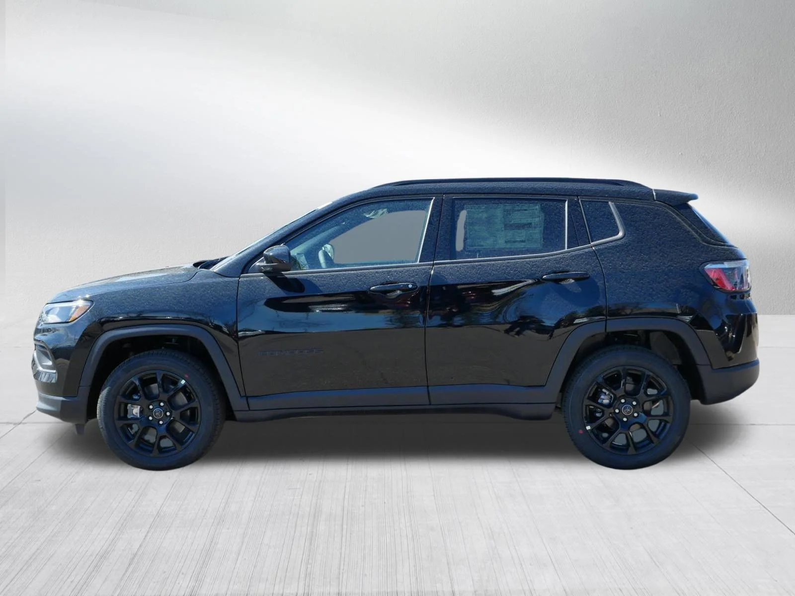 New 2026 Diamond Black Crystal Pearlcoat Jeep Latitude Altitude image 4