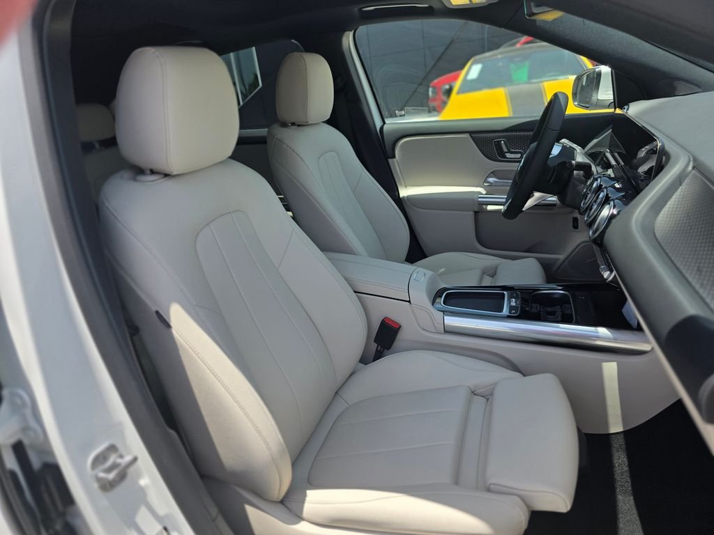 New 2026 Polar White Mercedes-Benz GLA 250 image 20