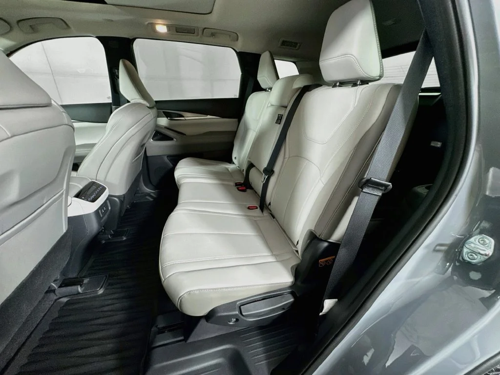 Certified Used 2027 Gray INFINITI LUXE image 33
