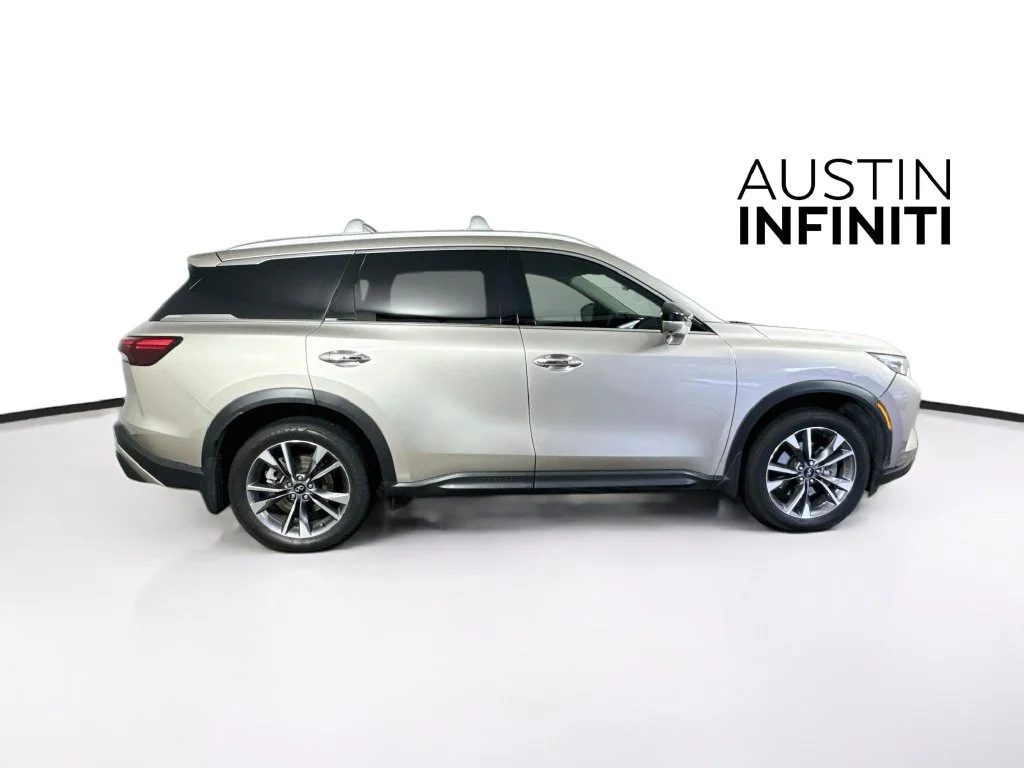 Certified Used 2024 Silver INFINITI LUXE image 11