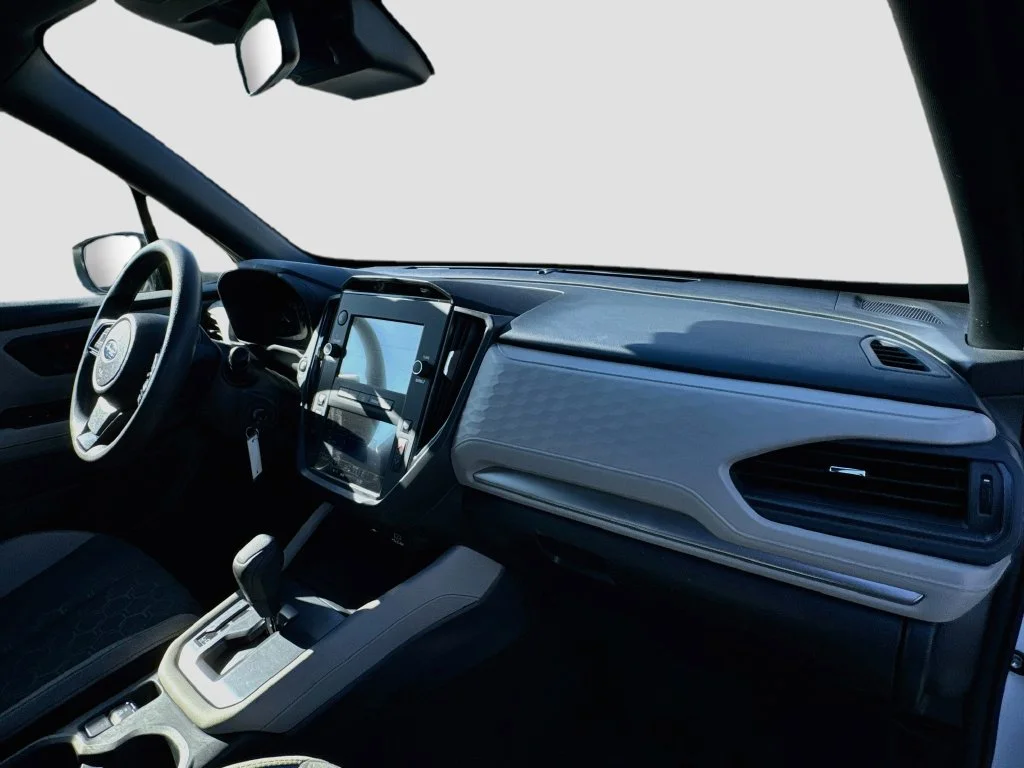 Used 2025 White Subaru Base image 33