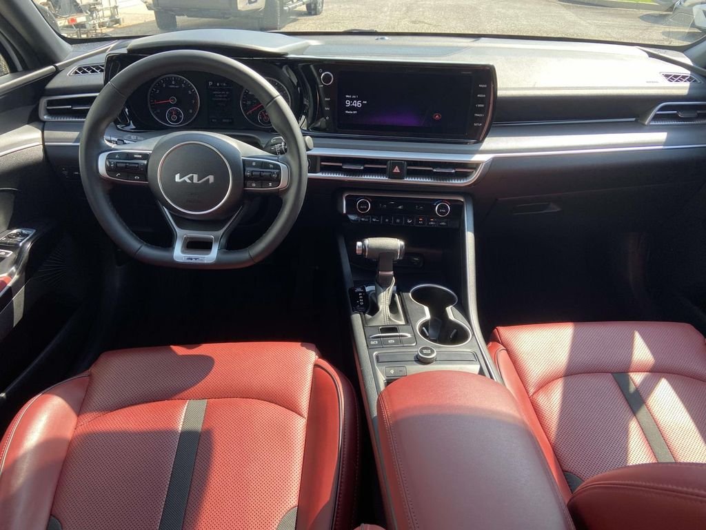 Used 2023 White Kia GT-Line image 11