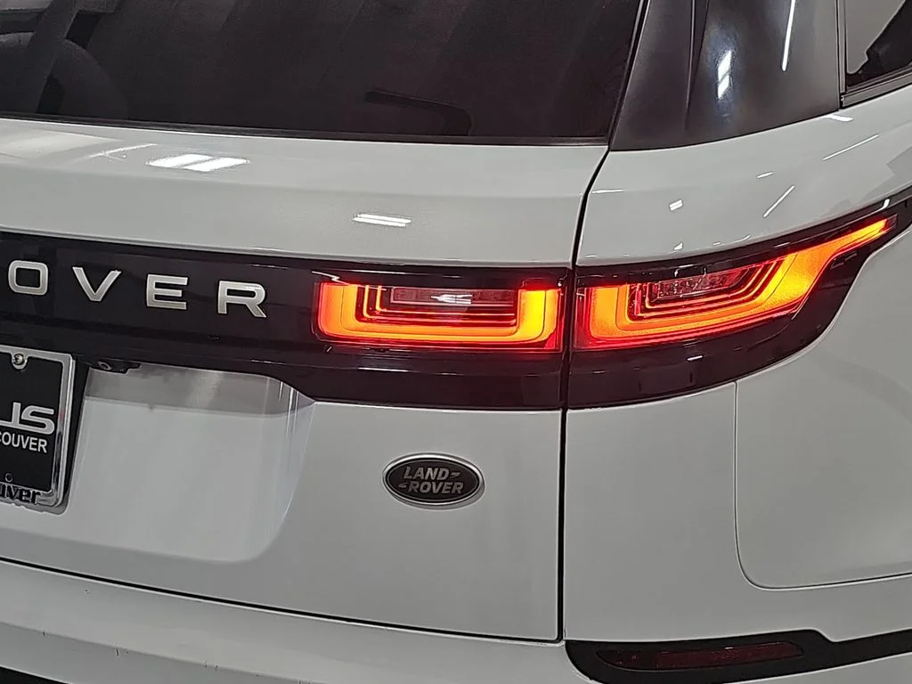 Used 2018 White Land Rover S image 35