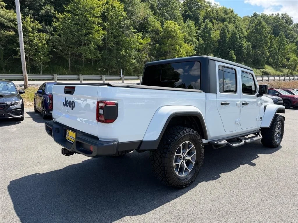 Used 2024 White Jeep Sport S image 13