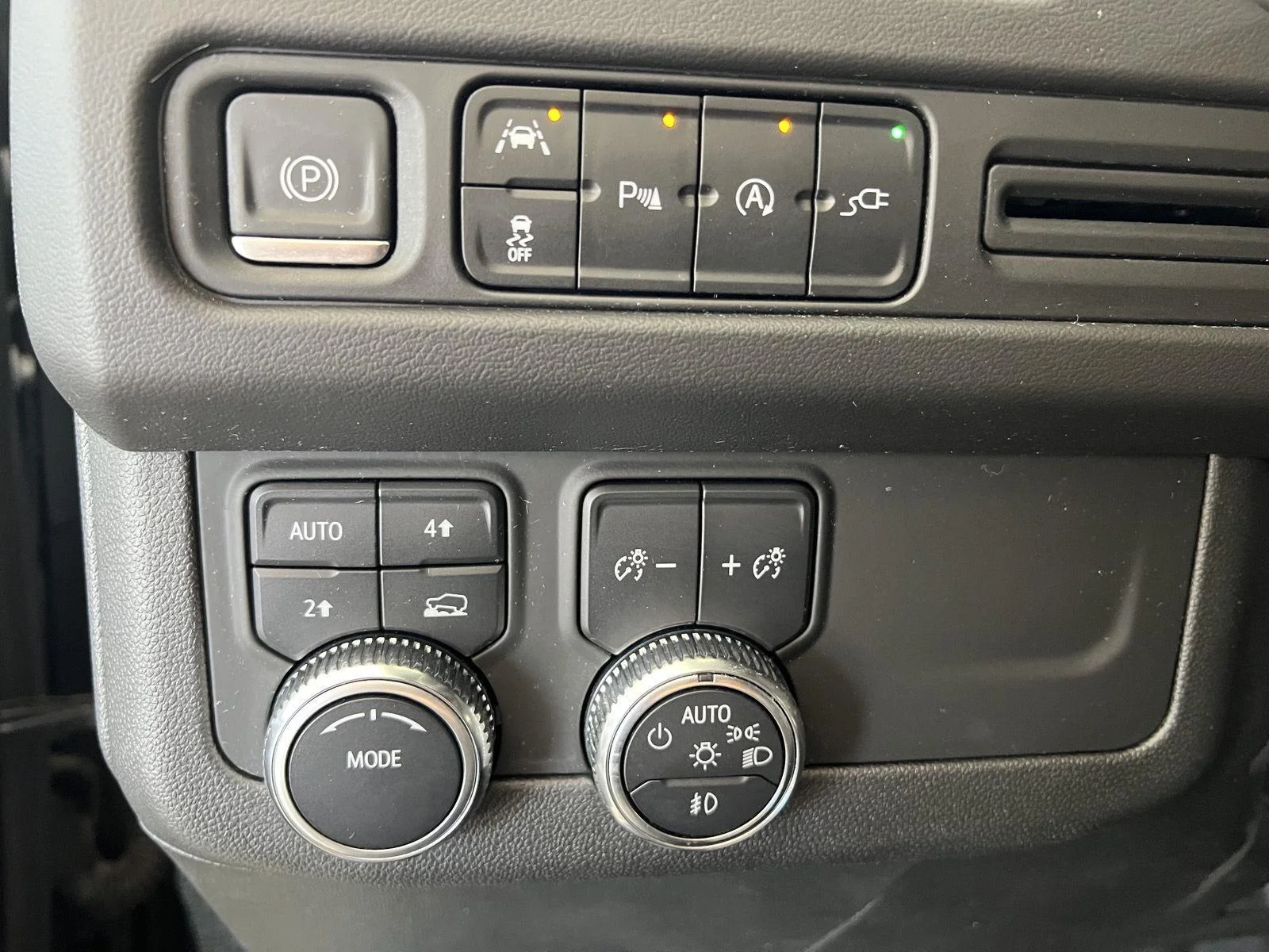 Used 2022 ONYX BLACK GMC SLE image 8