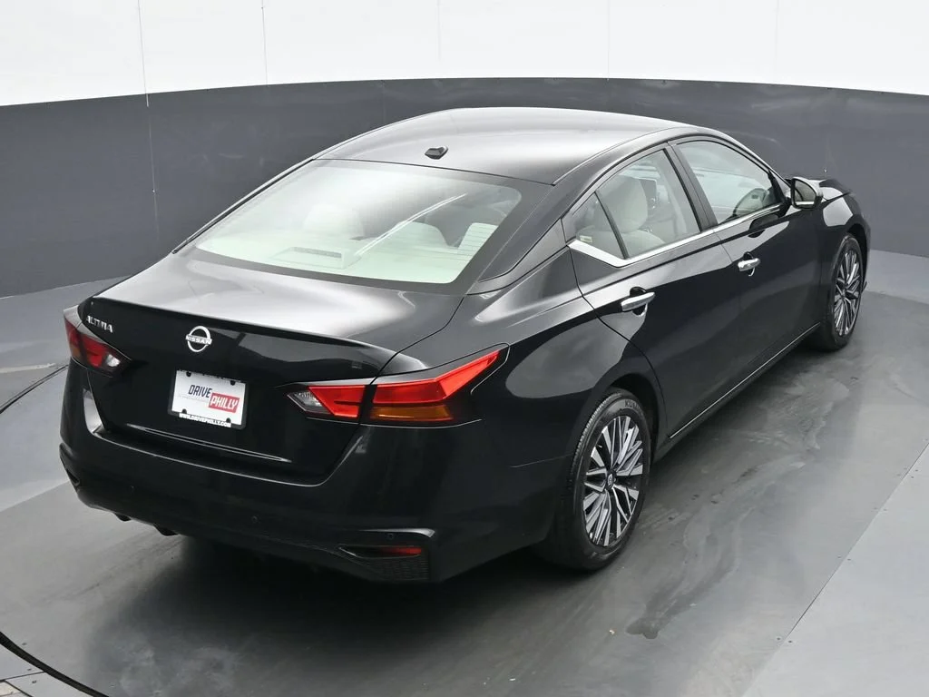 Used 2025 Black Nissan 2.5 SV image 22