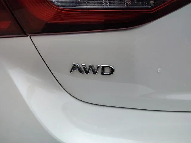 Used 2022 White INFINITI LUXE image 31