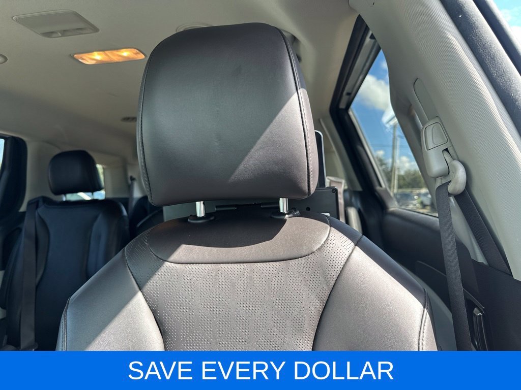 Used 2024 White Kia LX image 9
