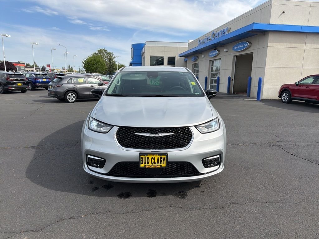 Used 2024 Silver Chrysler Touring L image 24