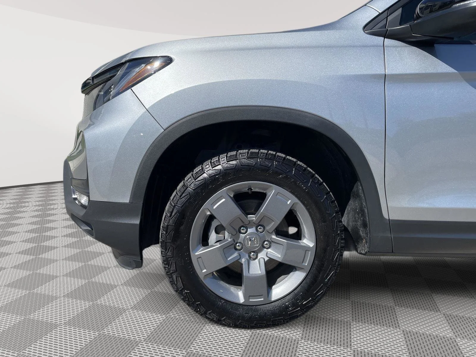Used 2025 Solar Silver Metallic Honda TrailSport image 11