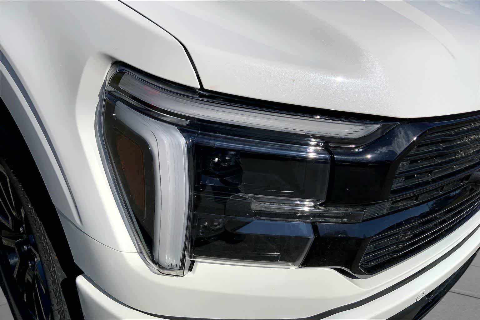 New 2026 Star White Metallic Tri-Coat Ford Platinum® image 13