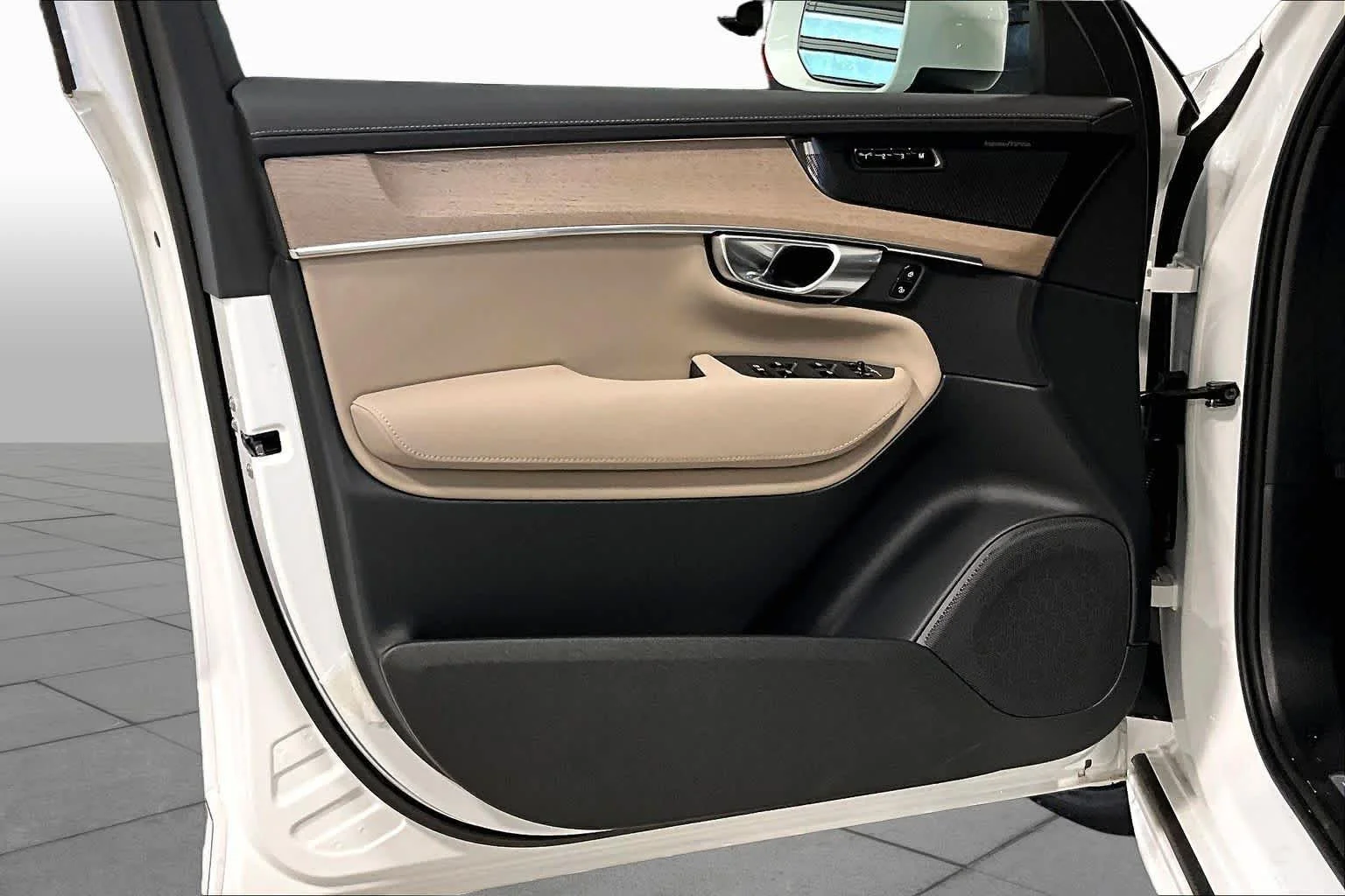 New 2026 Crystal White Volvo Ultra image 11