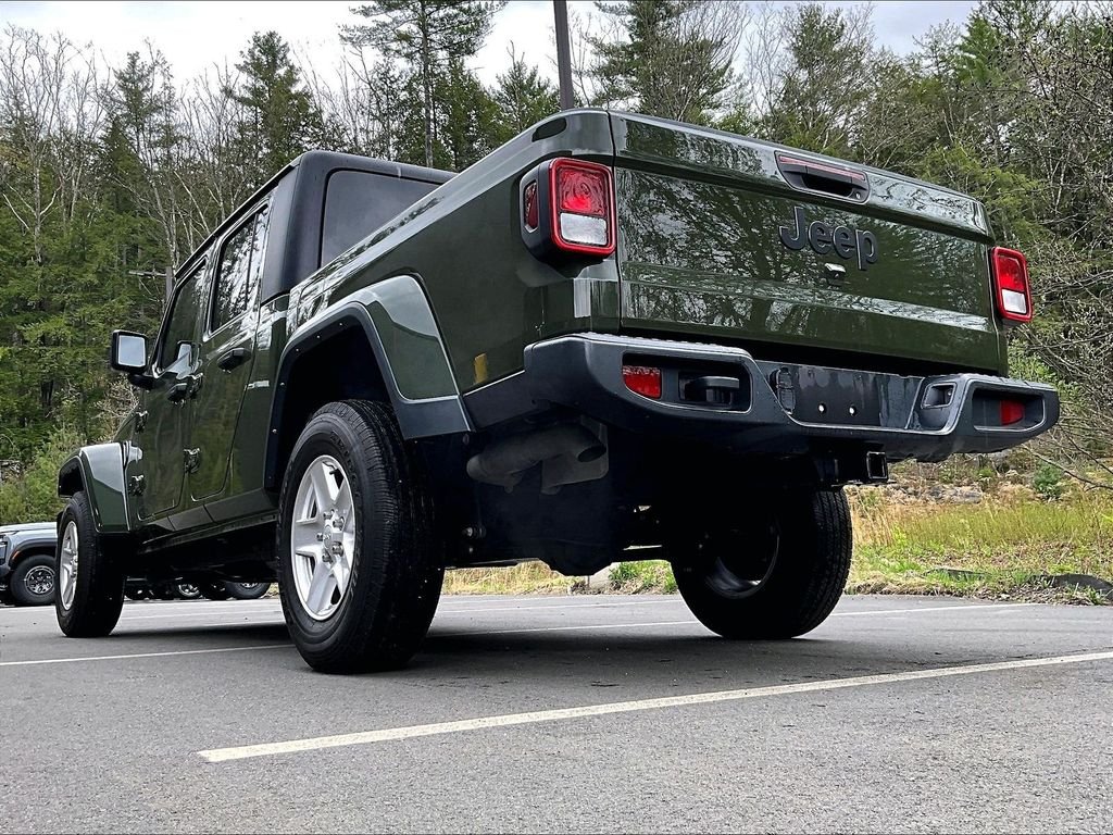 Used 2022 Green Jeep Sport image 6