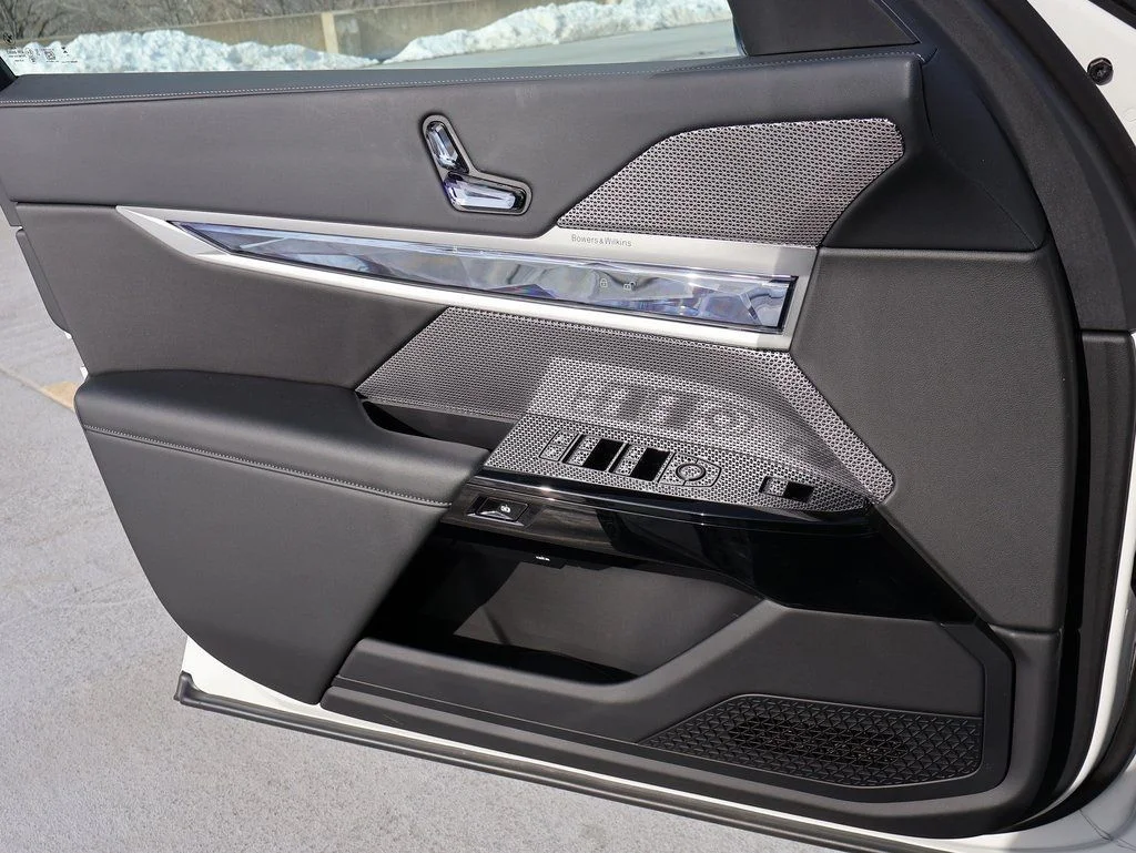 2025 BMW 7 Series 740i - Photo 39