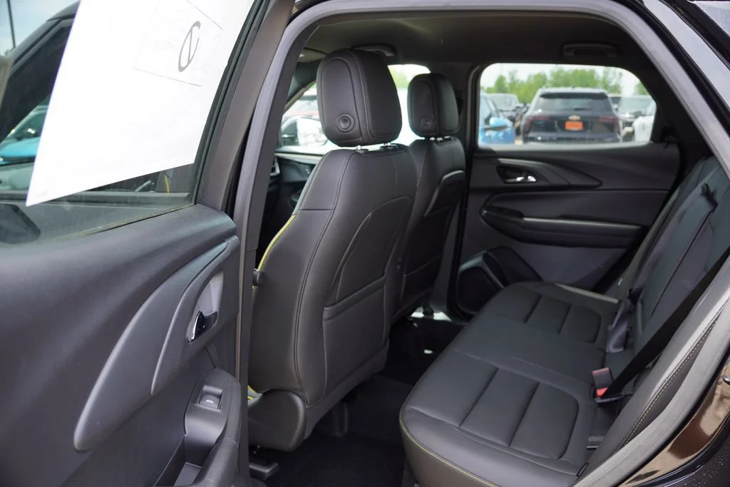 New 2026 Mosaic Black Metallic Chevrolet ACTIV image 11
