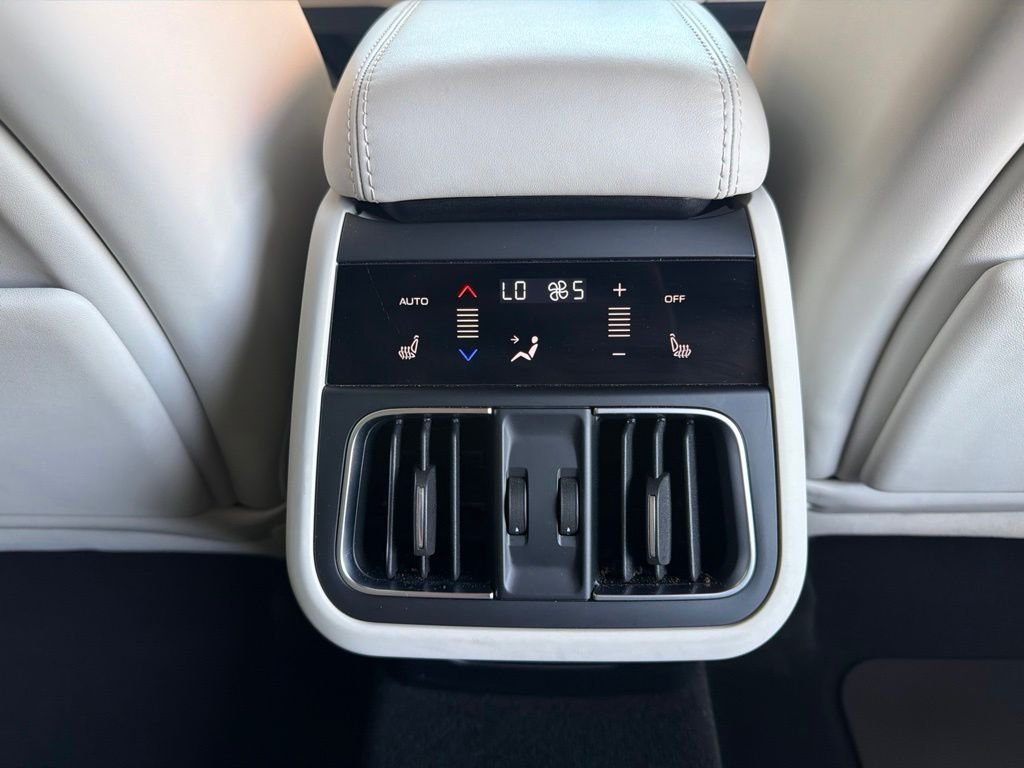 Certified Used 2023 Grigio Cangiante Tri-Coat Maserati Modena image 28