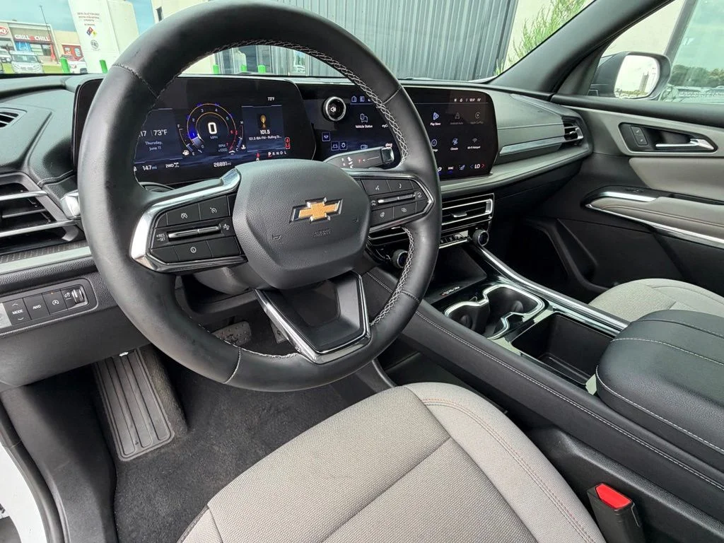 Used 2025 White Chevrolet LT image 7