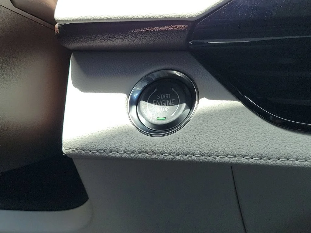 New 2026 Iridescent White Tricoat Buick Avenir image 24