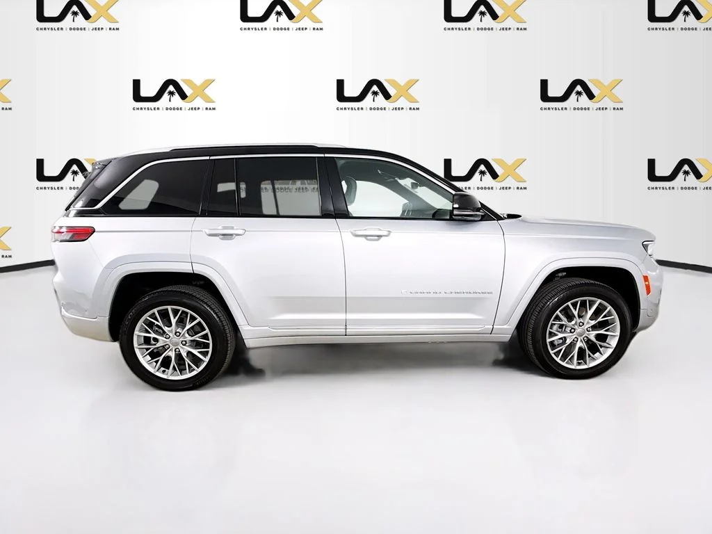 Used 2023 Silver Jeep Summit 4xe image 8