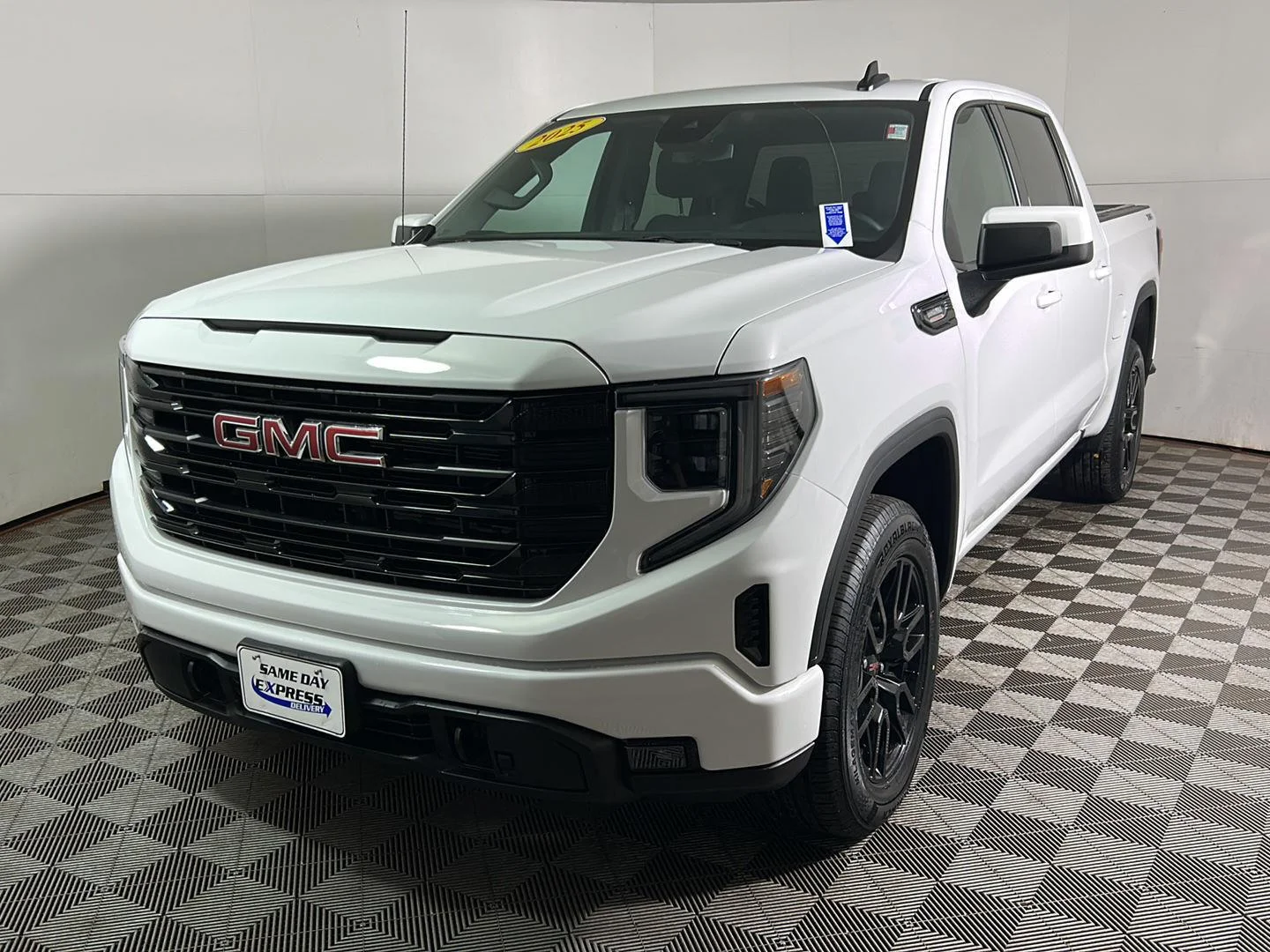 Used 2025 Summit White GMC Elevation image 10
