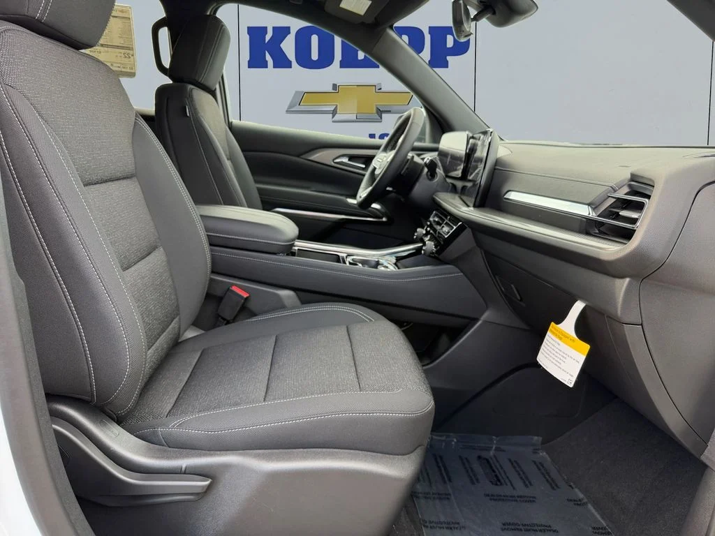 New 2027 Summit White Chevrolet LT image 17
