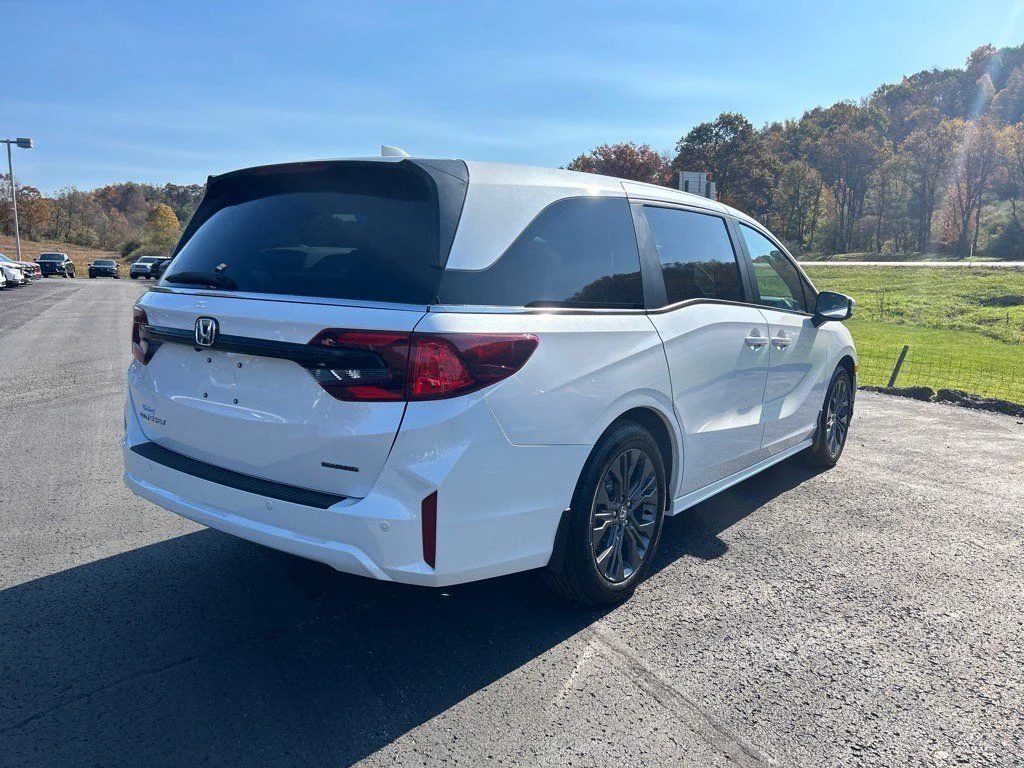 Used 2025 White Honda Touring image 3