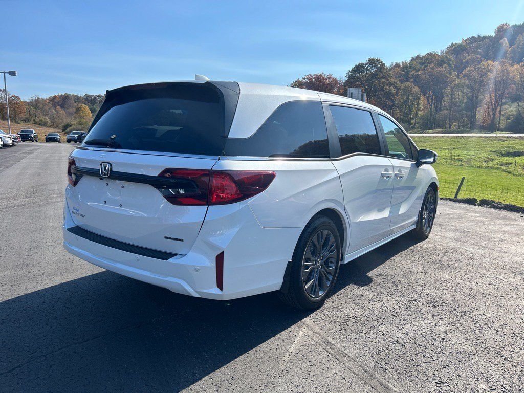 Used 2025 White Honda Touring image 3