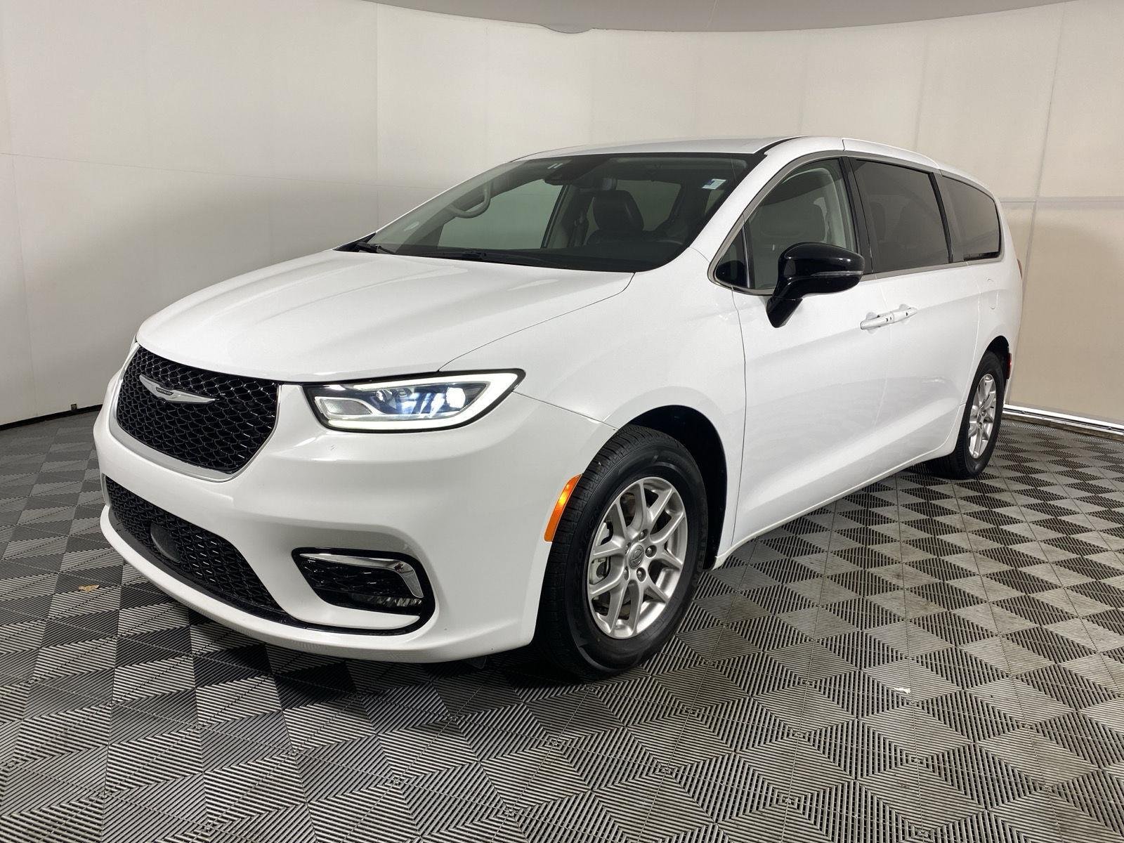 Used 2024 Bright White Clearcoat Chrysler Touring L image 3