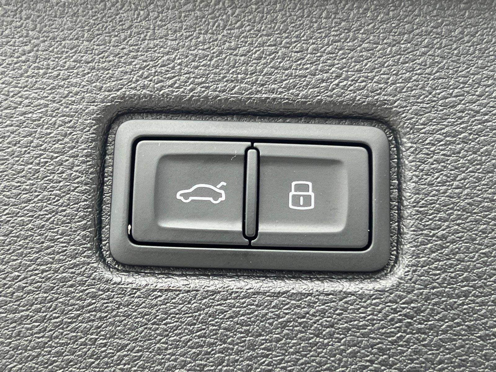 Used 2025 Carrara White Audi Premium image 19