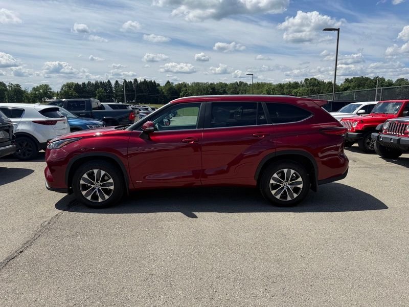 Used 2023 Red Toyota XLE image 9