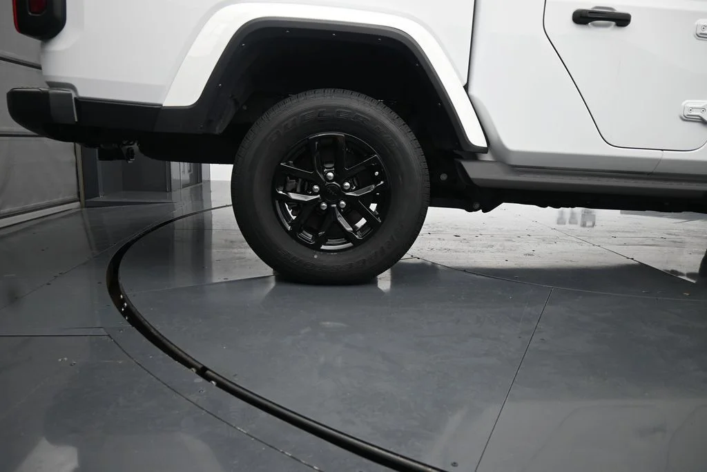 Used 2022 White Jeep Sport image 9