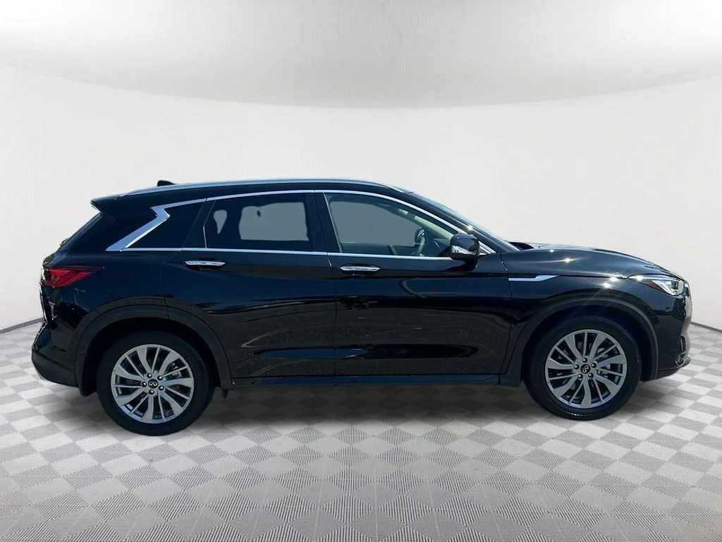 Used 2023 Black INFINITI LUXE image 4