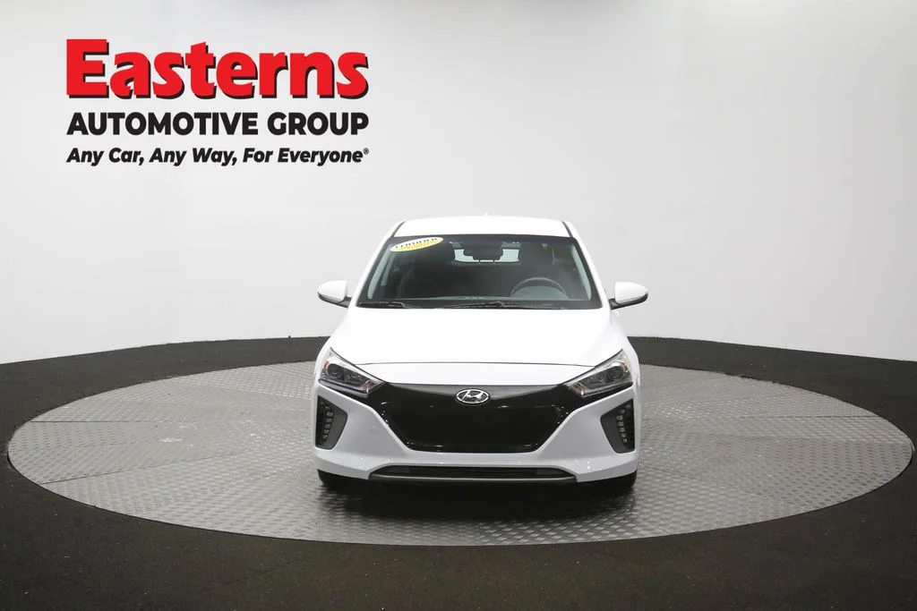 Used 2019 White Hyundai Base image 53