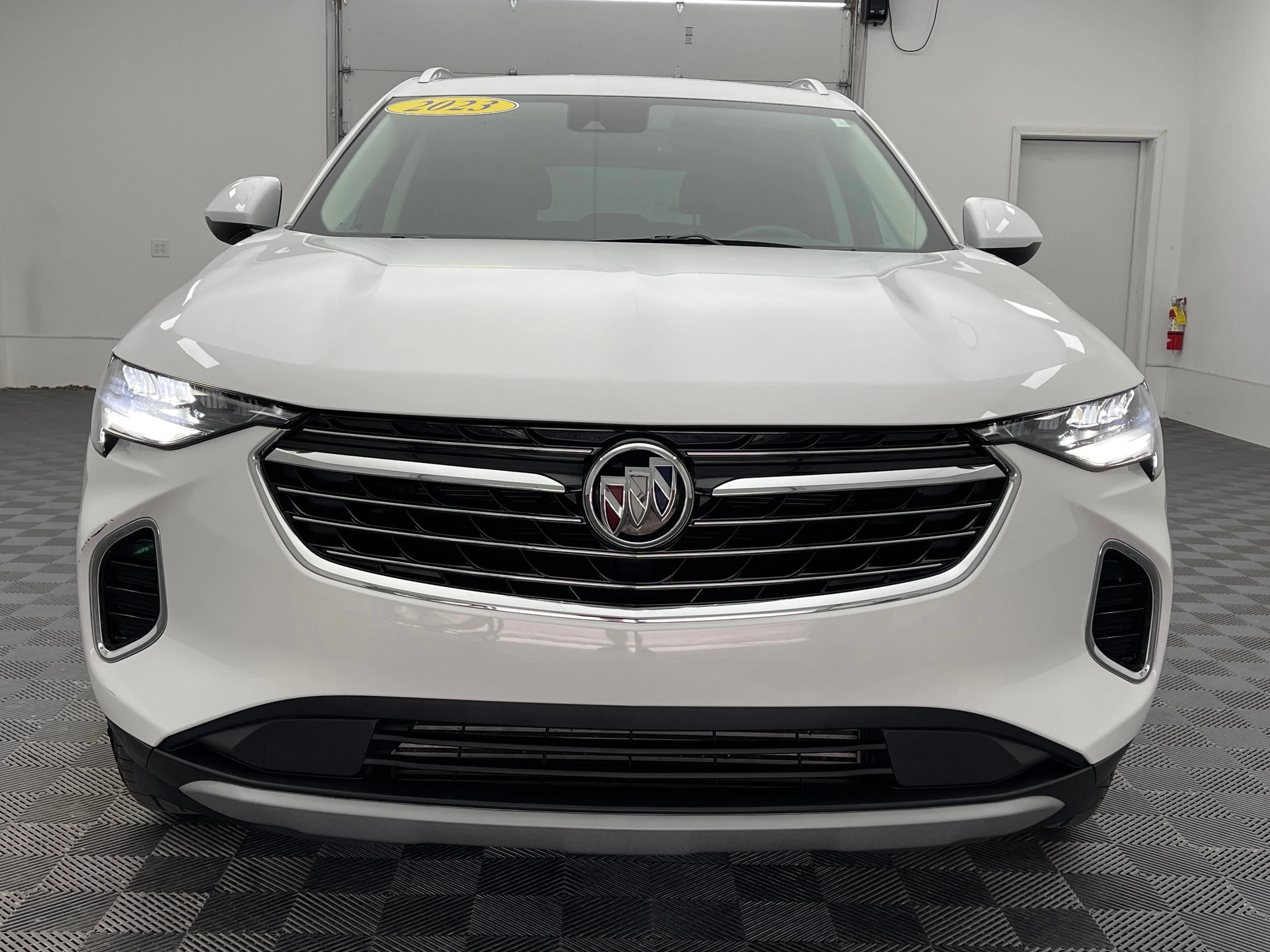 Used 2023 Summit White Buick Essence image 13